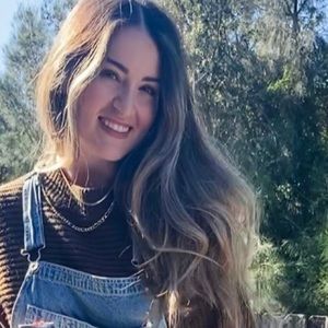 Meet your Posher, Eleni